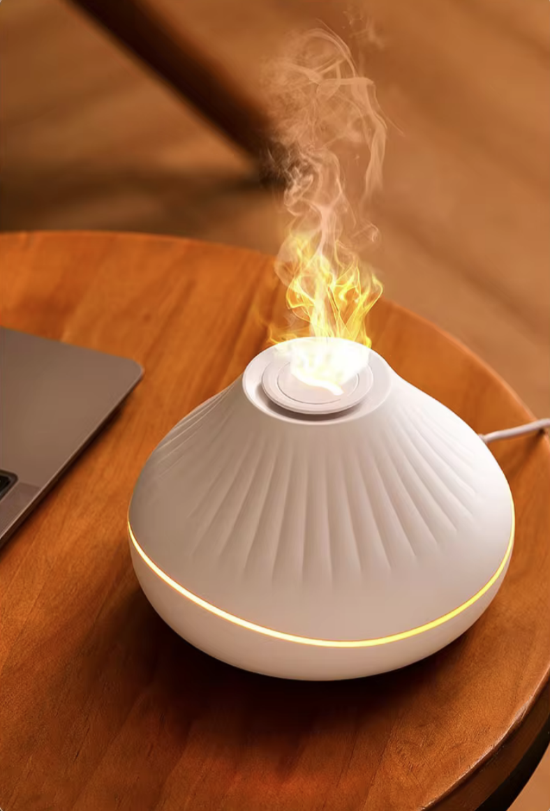 Difuzer „Etna“ Blossom Aromatherapy – kompaktni aroma difuzer sa efektom plamena